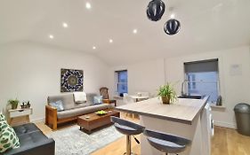 Modern&Central, Perfect Beach Getaway- 2min Walk